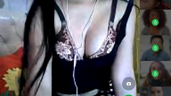 Gadis Seksi Bermain Webcam Dengan Nikmat