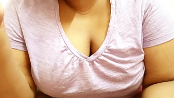 Desi Tante Seksi Menggoda Dengan Payudara Montok