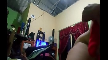 Pasangan Mesra Beraksi Hot Di Depan Kamera