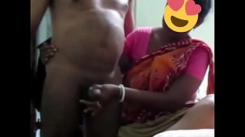 Mandi Panas Bibi Desi Bikin Lelaki Meleleh