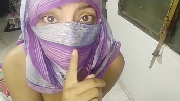 Milf Berhijab Arab Menggoda Masturbasi Basah Di Webcam Langsung