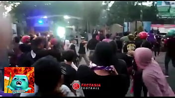 Baku Hantam Di Tribun: Persik Vs Psim Bikin Penonton Bergairah