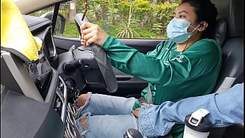 Sopir Cantik Asia Tawarkan Tip Untuk Layanan Mesra Penumpang