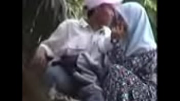 Goyangan Tangan Seksi Gadis Berhijab Malaysia