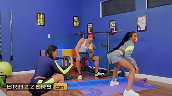Brazzers – Nikmati Adegan Panas Bintang Porno Berkeringat Saat Latihan Mesra