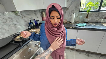 Istri Hijab Hot Ingin Selamatkan Pernikahan Dengan Belajar Ngentot Dan Bicara Mesum