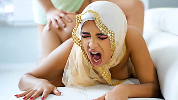 Membujuk Pacar Berhijab Untuk Bercinta Yang Dilarang Karena Budayanya – Nafsu Tersembunyi
