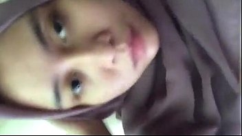 Menggoda Dengan Jilbab Di Kamar Sendiri
