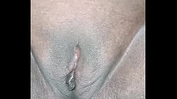 Bibir Basah Tanteku Yang Menggoda