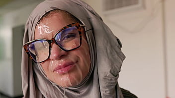 Sensasi Hijab Cosplay – Milf Amerika Dihardik Hingga Klimaks