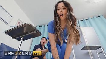 Aria Lee & Lulu Chu Manfaatkan Privasi Ruang Periksa Untuk Ambil Sampel Sperma Dari Zac Yang Beruntung