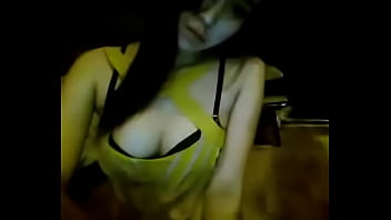 Gadis Indonesia Menggoda Di Kamera