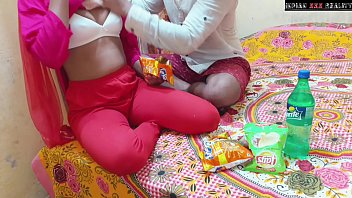 Kakak Tiri Beri Kurkura Dan Selingkuhi Adiknya