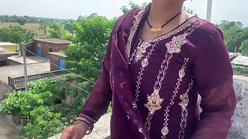Desi Bhabhi Bhojpuri Memuaskan Nafsu Dengan Tubuh Seksi Dan Suara Menggoda
