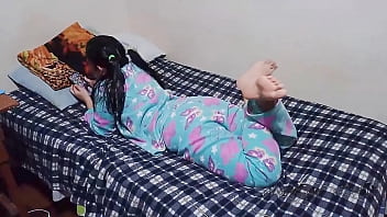 Tetangga Seksi Dalam Piyama Membiarkanku Lihat Dalamannya Dan Kusetubuhi Sebelum Ketahuan, Kami Sendirian Di Rumah Dan Aku Manfaatkan Kesempatan Ini