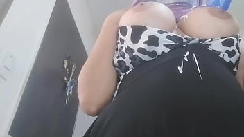 Muslimah Berjilbab Tampil Mesum Di Webcam Demi Uang
