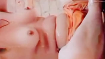 Jari-jari Menggoda Di Kamar Mandi, Video Panas Tersebar