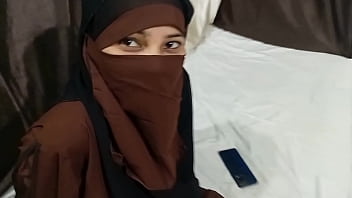 Adik Tiri Muslim Yang Menggoda Angkat Hijab Untuk Rayu Kakak Tirinya Di Ranjang