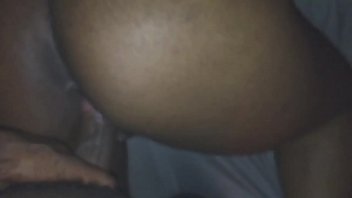 Menggoda Pasangan Dengan Sentuhan Sensual