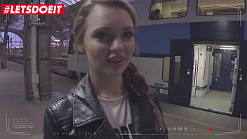 Petualangan Seks Panas Emily Dan Charlie Dengan Gadis Rusia Cantik