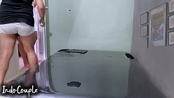 Desahan Gadis Berhijab Di Ruang Pijat