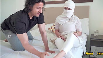 Gadis Muslimah Penurut Dengan Payudara Besar Bercinta Keras Dengan Pria Desi