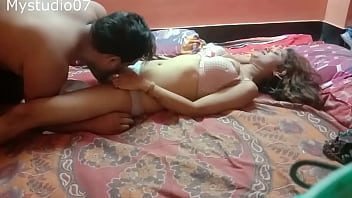 Gadis Muda India Bercinta Dengan Kurir Pengiriman Ke Rumah