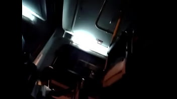 Pertama Kali Di Dalam Bus Yang Penuh Sesak