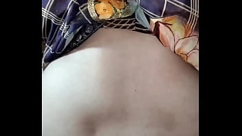 Bidadari Desa India Pipis Di Alam Terbuka
