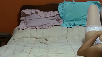 Kamera Tersembunyi – Masturbasi Bersama Ibu Tiri Dan Anak Tirinya, Dia Merintih Minta Ditiduri