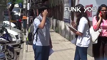 Gadis India Bertanya Ukuran Kontol Pria Asing!