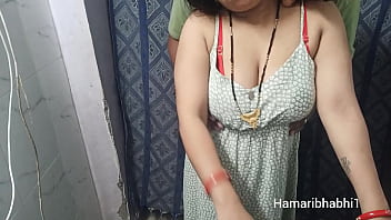Bhabhi Seksi India Dengan Tubuh Berlekuk