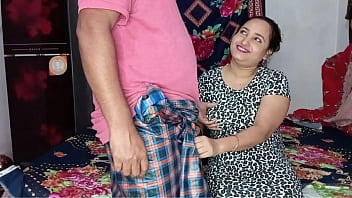 Perawat India Dan Tuan Rumah Yang Mesra