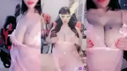 Mentor Ezzha Dalam Lingerie Transparan Yang Menggoda