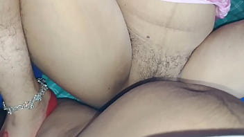 Adik Tiri Tak Pakai Celana, Kakak Tirinya Langsung Menggoda