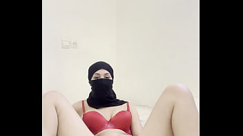 Gadis Muslimah Arab Menggoda Diri, Mainkan Memek Dan Klitoris, Fantasi Erotis Sendiri