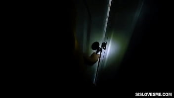 Remaja Menggoyang Langkah-kakak Dengan Adegan Intim Dari Sudut Pandang Langsung