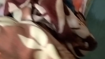 Saksikan Sensasi Panas Saat Bibi Seksi India Memasukkan Mentimun Ke Dalam Vaginanya