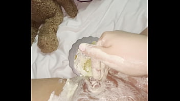 Gadis Arab 18 Tahun Perawan Masturbasi Dengan Kue Kental Alih-alih Kuliah – Rekaman Amatir Sensual Dari Los Angeles