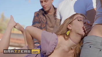 Angel Youngs Buka Lapak Dan Mulutnya Untuk Semua Pria Yang Ingin Menyumbangkan Kontol Mereka
