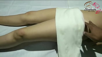 बॉडी मसाज से भारतीय महिला का शरीर रिलैक्स और सेक्सी