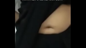 Perut Bidadari Desi Yang Dalam Dan Berlekuk Menggoda