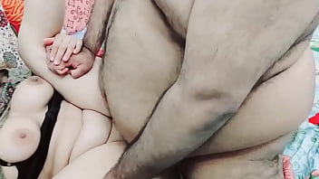 Ibu Tiri Desi Menangkap Anak Tirinya Sedang Masturbasi Dengan Bra Dan Celana Dalamnya, Lalu Membantunya Keluar Dengan Suara Hindi Kotor Yang Menggairahkan