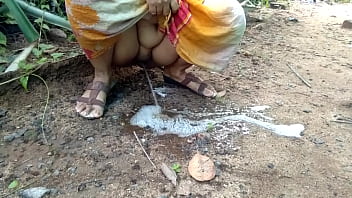 Tante Desi Buang Air Kecil Di Alam Liar, Wajib Ditonton!