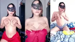 Mbak Sunflo Telanjang Dada, Teteknya Basah Dan Menggoda