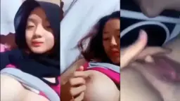 Ukhti Montok Dengan Payudara Besar Yang Menggoda