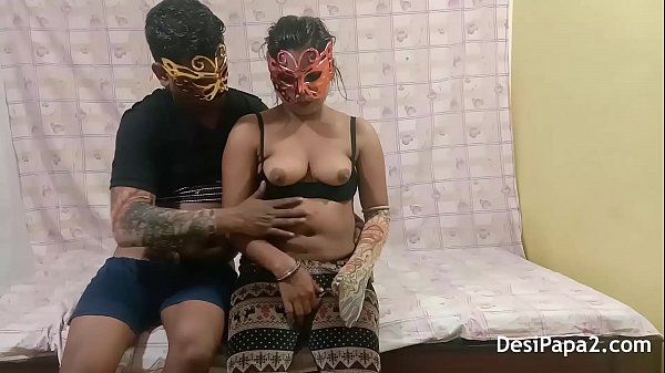 Bibi India Menggairahkan Di Ranjang Sambil Suaminya Rekam Adegan Panas