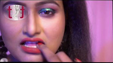 Pesta Mode: Kecantikan India Dalam Balutan Saree Yang Menggoda