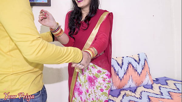 Desi Bhabhi Dapat Blowjob Dalam-dalam Lalu Ditembak Kasar Di Lubang Pantat. Video Ngentot Hindi.