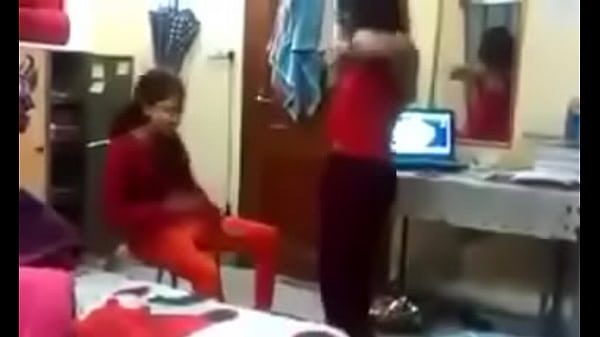 Asrama Masti: Bistar Pe Hasna Hasana